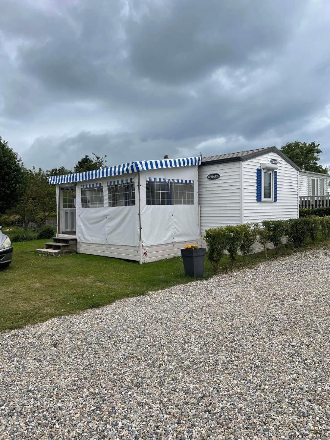 Mobil-home 4/6 Personnes , terrasse couverte ,piscine chauffée . Biville-sur-Mer Esterno foto