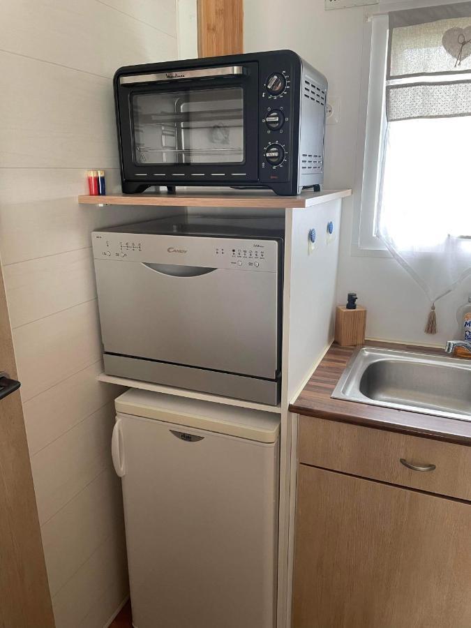 Mobil-home 4/6 Personnes , terrasse couverte ,piscine chauffée . Biville-sur-Mer Esterno foto