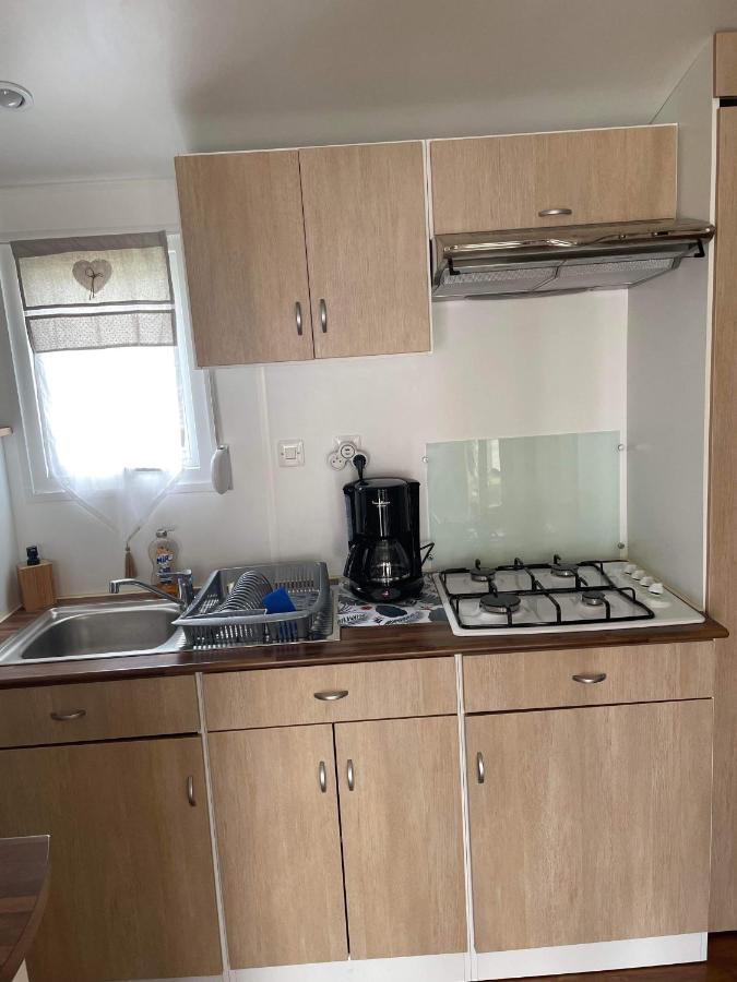 Mobil-home 4/6 Personnes , terrasse couverte ,piscine chauffée . Biville-sur-Mer Esterno foto