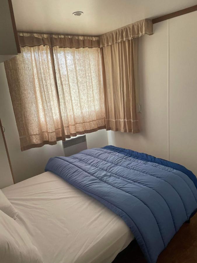 Mobil-home 4/6 Personnes , terrasse couverte ,piscine chauffée . Biville-sur-Mer Esterno foto